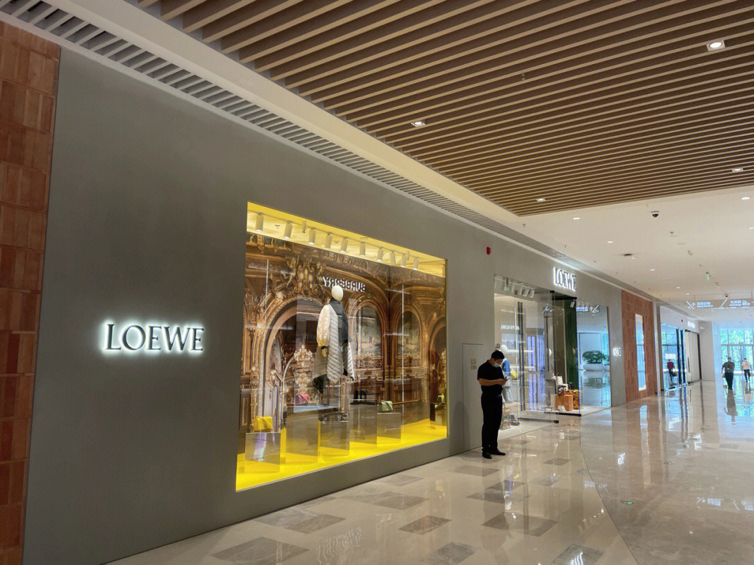 loewe华中首店武汉恒隆广场开业