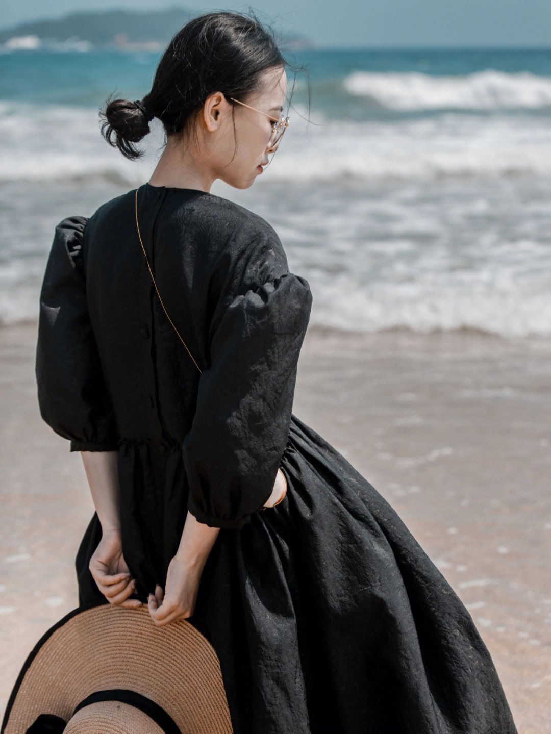 夏天里第一条黑色连衣裙可盐可甜海边拍照