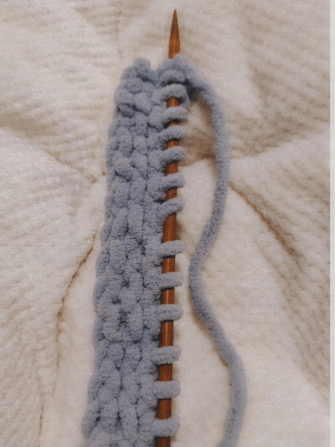 终于完成了人生的第一次织围巾