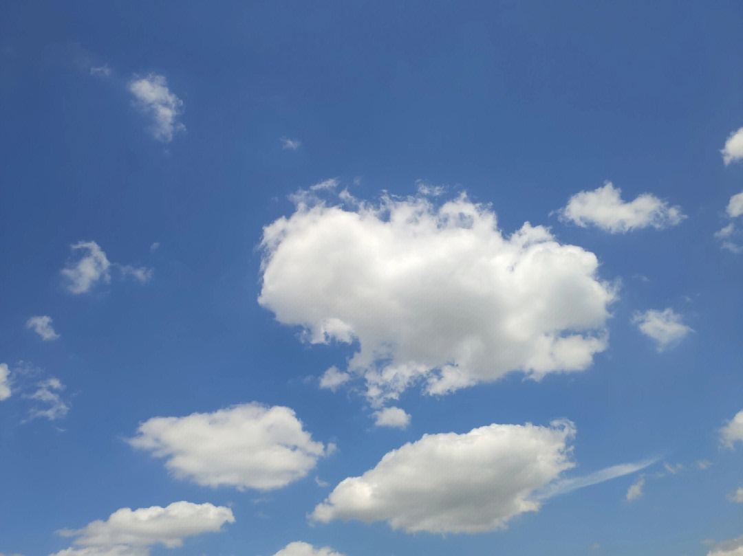 蓝蓝的天空白云飘图片