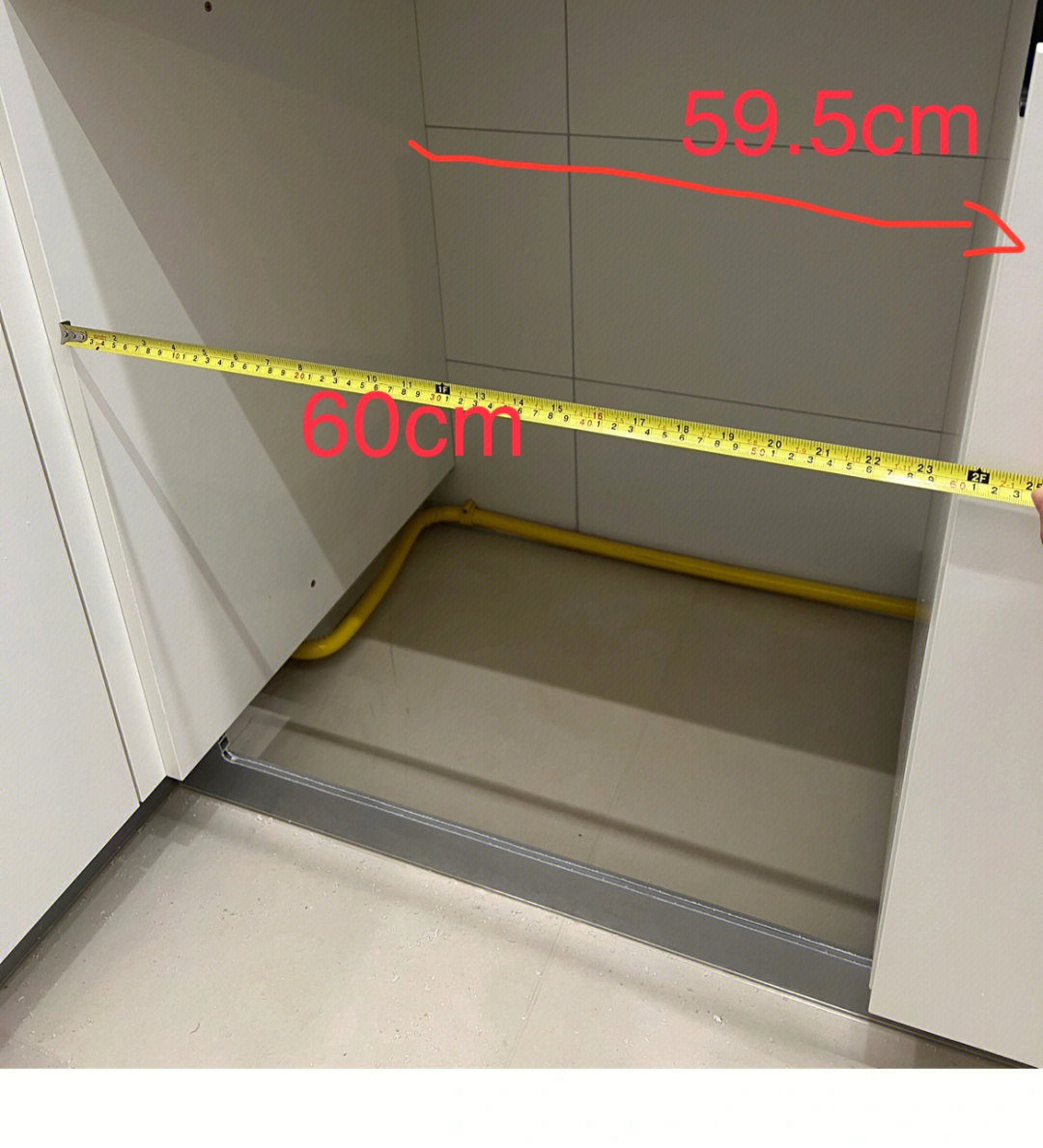 橱柜翻车  洗碗机宽度60cm,洗碗机洞口尺寸设计师留了60,背部尺寸