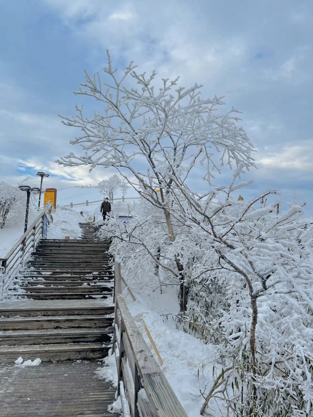 安吉云上草原雪景图片