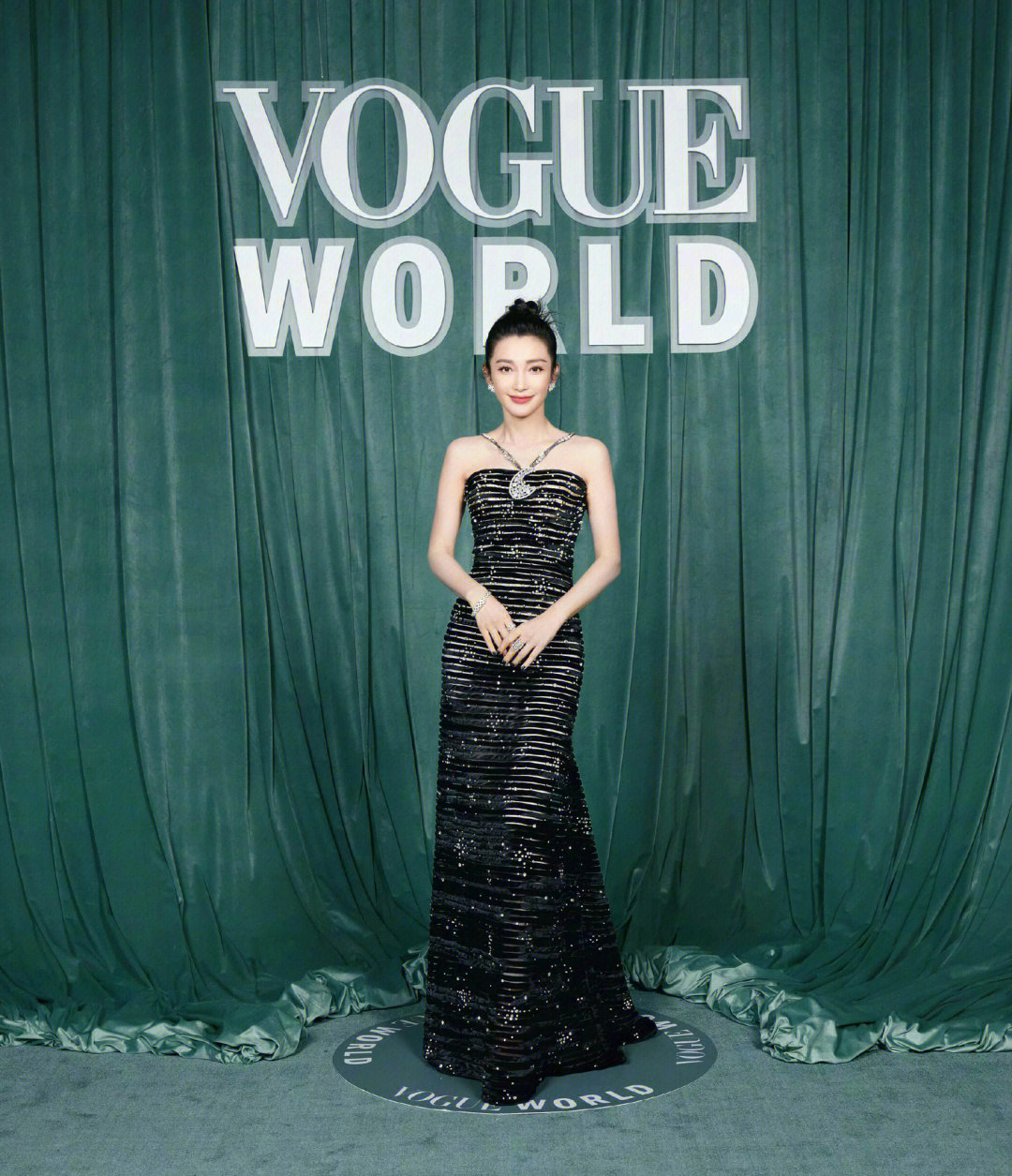 出席vogueworld展览开幕之夜红毯秀