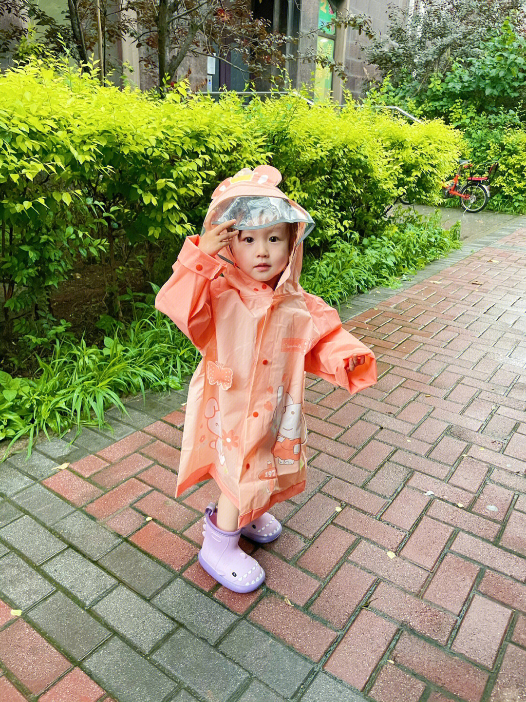 这个儿童雨衣可以买起来了