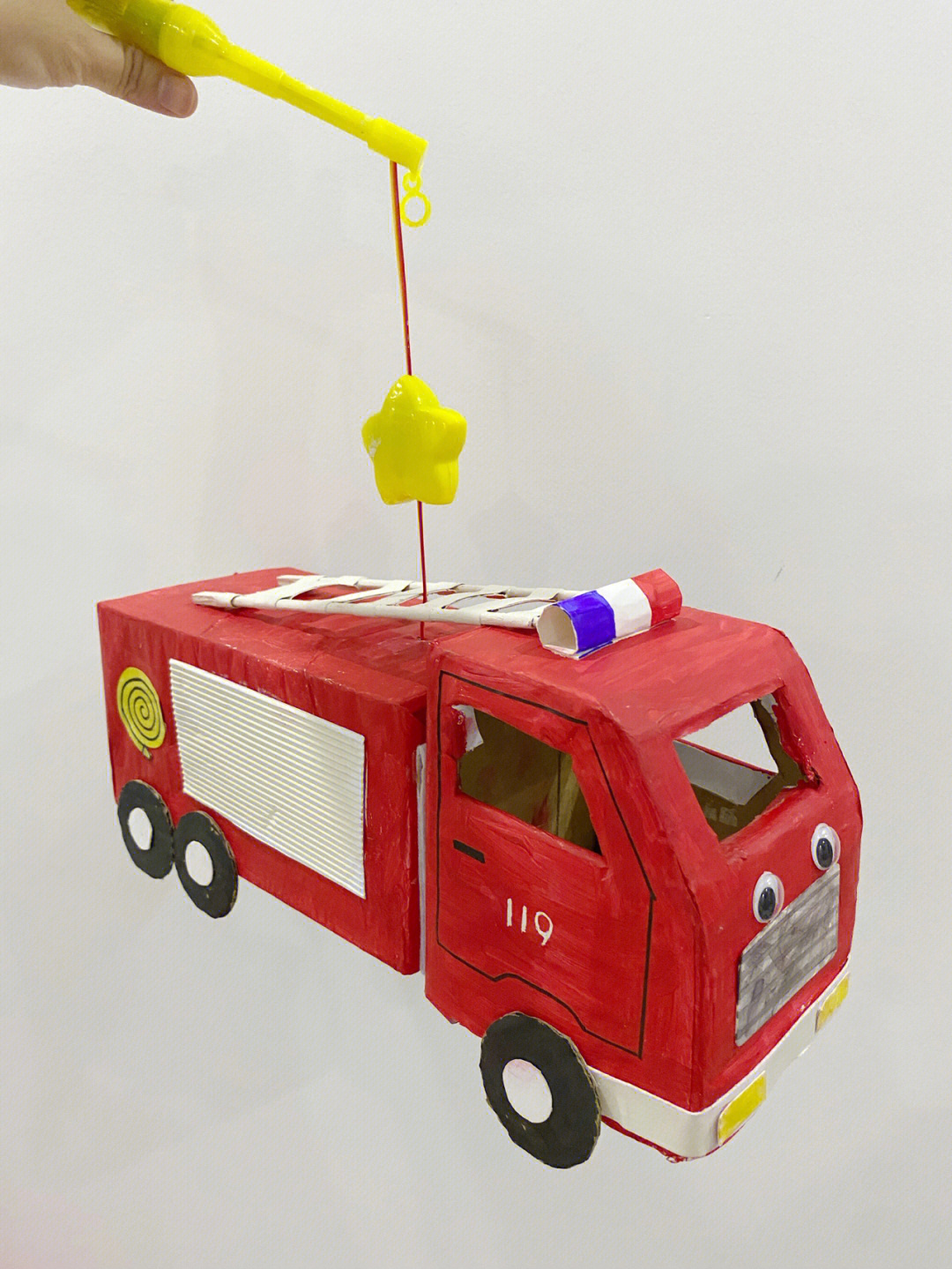 灯笼参考了各位小红94的消防车作业用了两大差不多宽度的快递纸箱