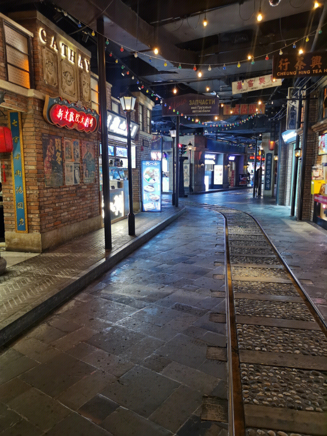 老上海风情美食街,其实吃的就是一种情怀,装修风格是非常怀旧的老上海