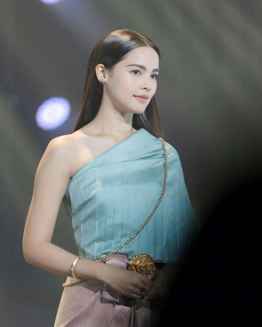 泰服巨美nadechyaya