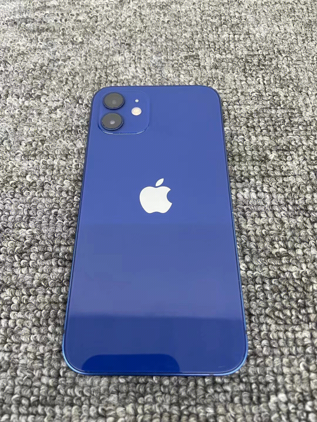 iphone 12蓝色实拍图片