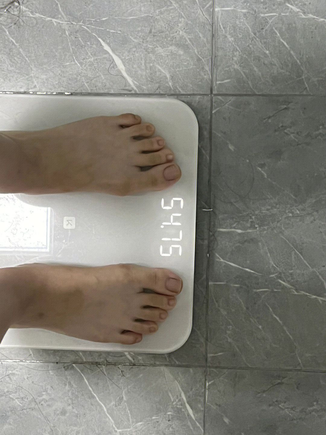 又一个月过去啦,体重成功下了55kg,下一个目标50kg;距离结婚还有两个