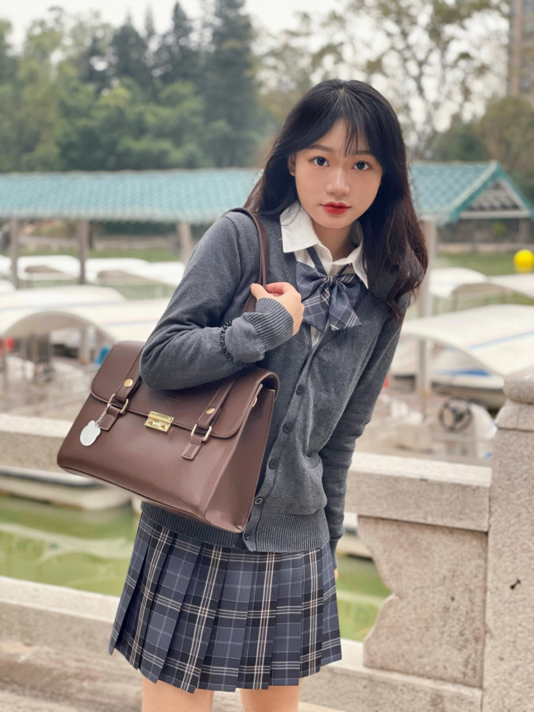 74白莲洞公园在中式公园穿jk制服拍照