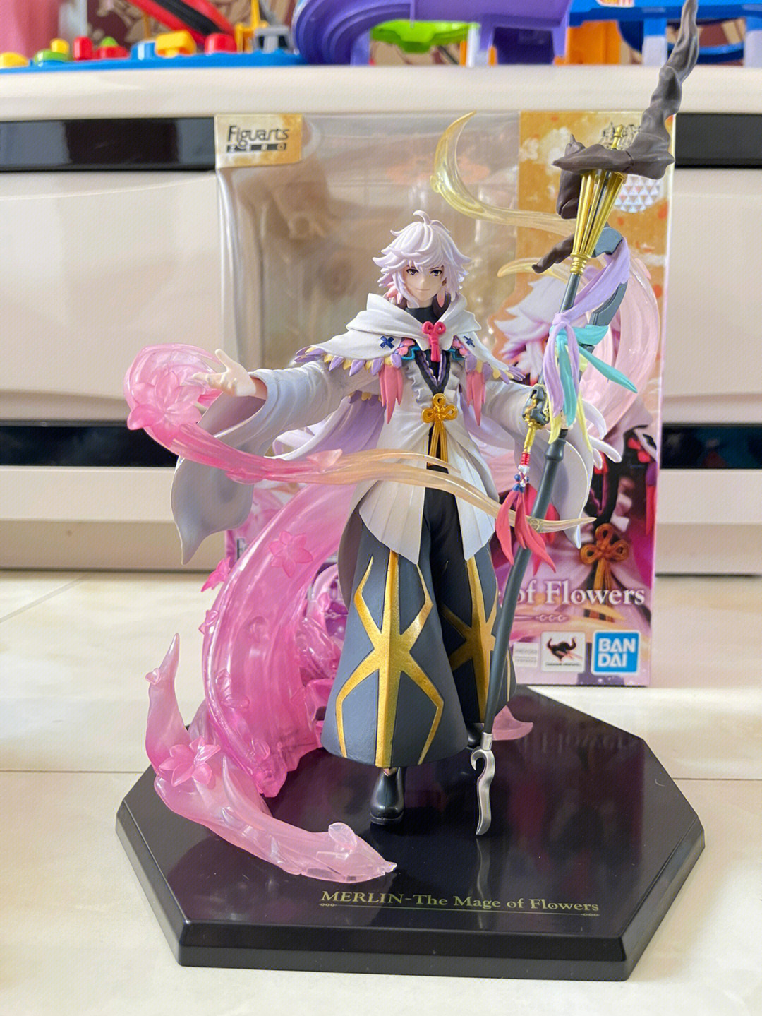 万代figuartsfgo花之魔术师梅林