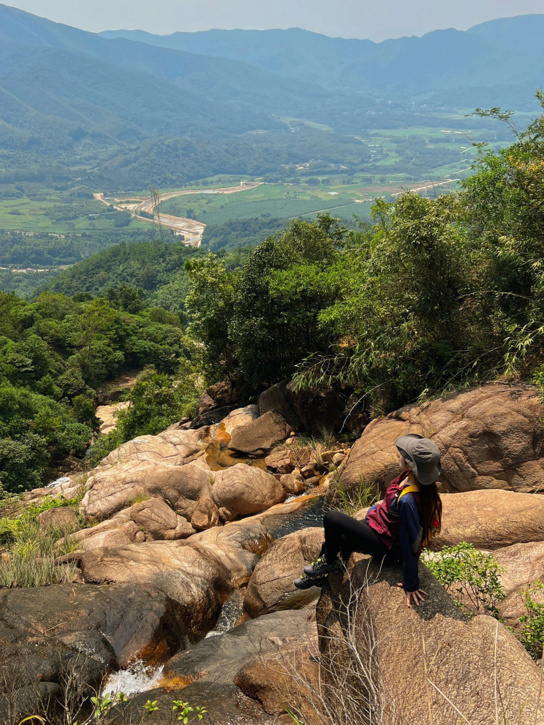 一只鞋一座山峰图片