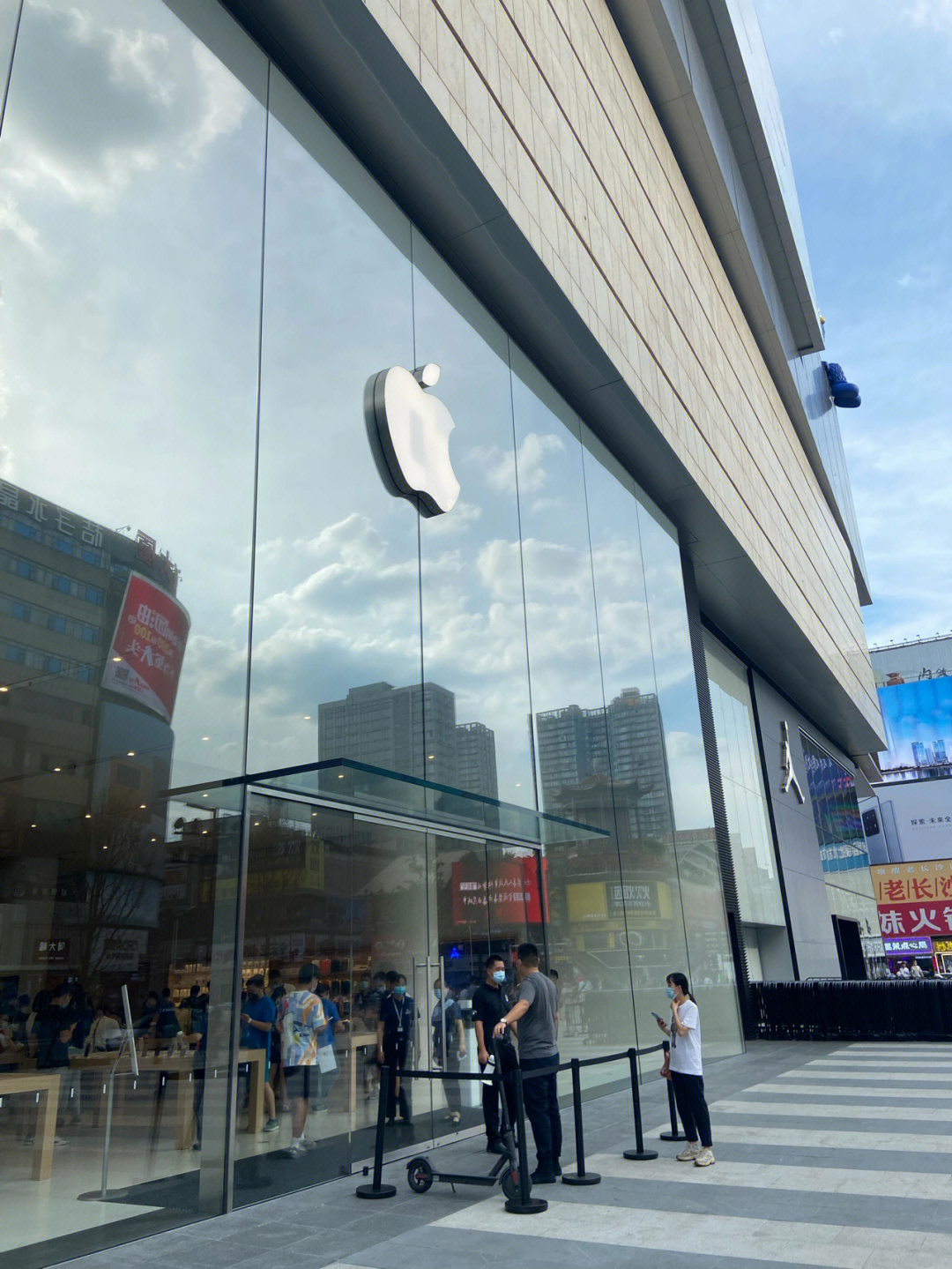 apple长沙直营店开业人爆满