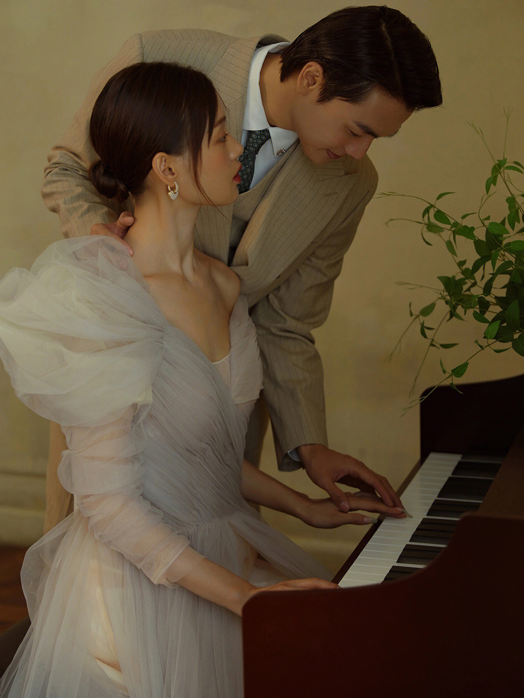 法式复古婚纱照钢琴少女的爱情偶遇记