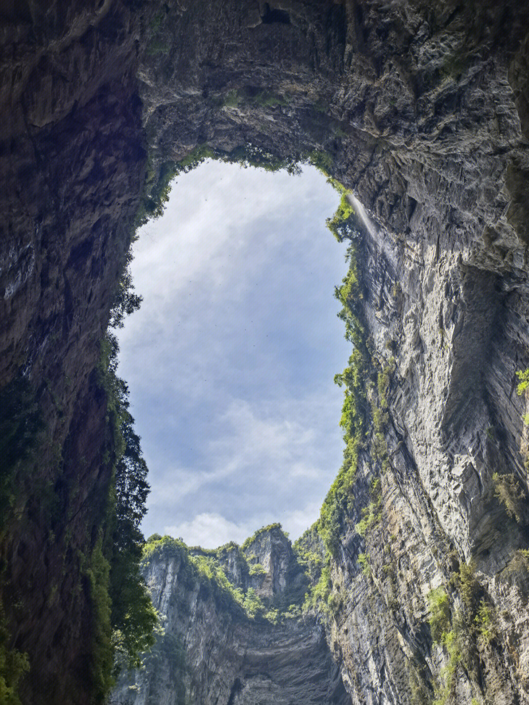 武隆景区将从5月6日开始,开启为期近一个月的"重庆人免费游武隆"优惠