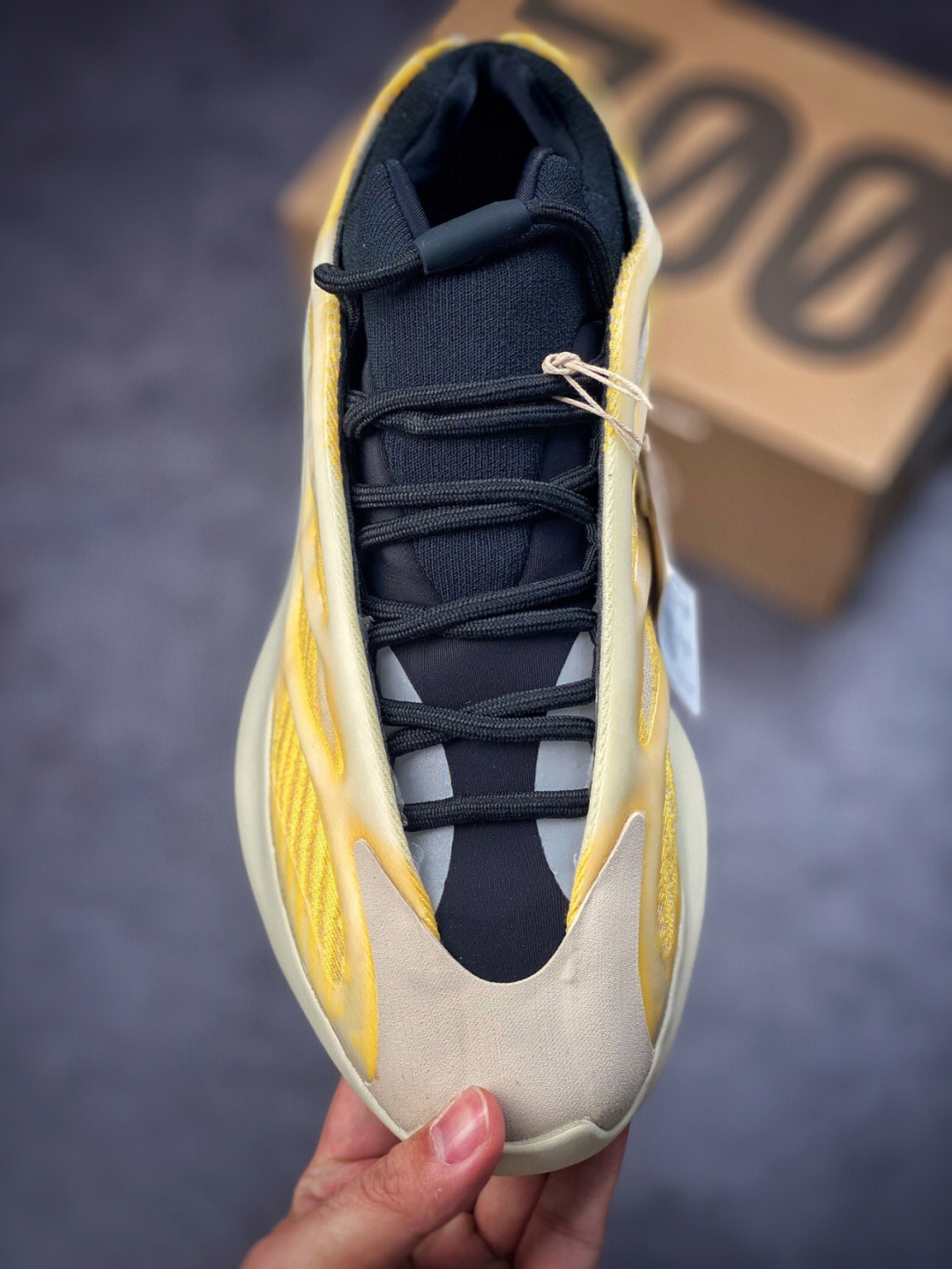 yeezy700V3穿裂了图片