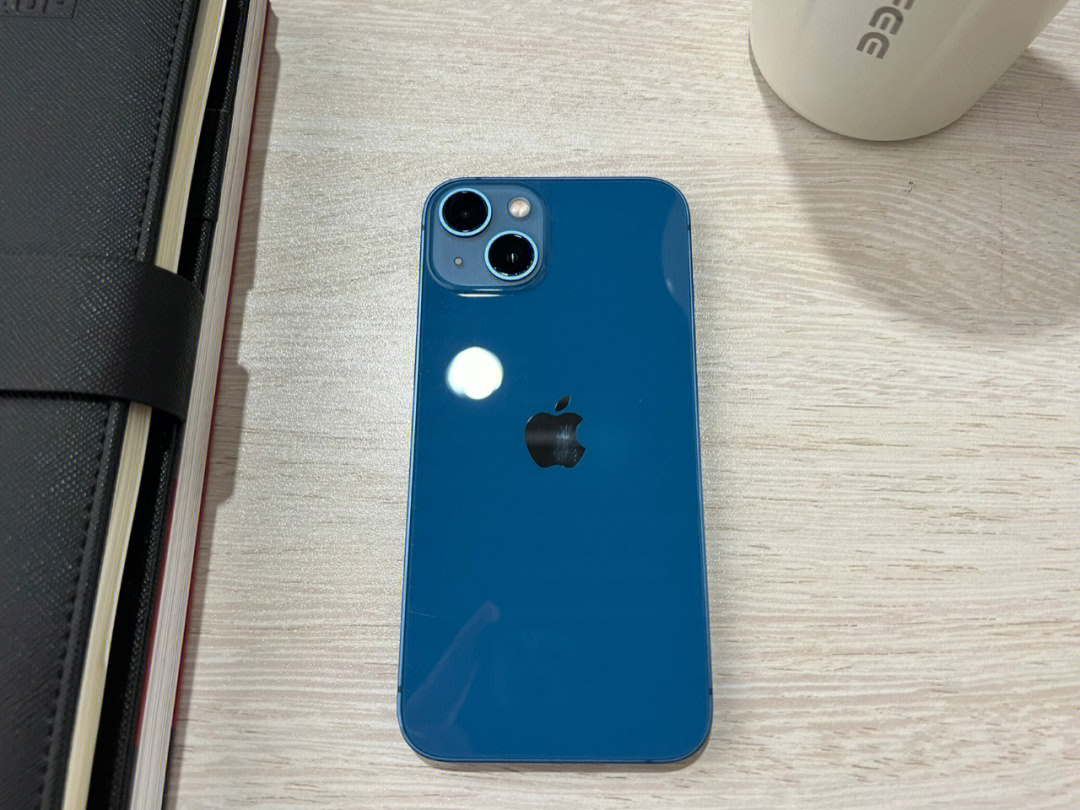 苹果13蓝色实物图图片