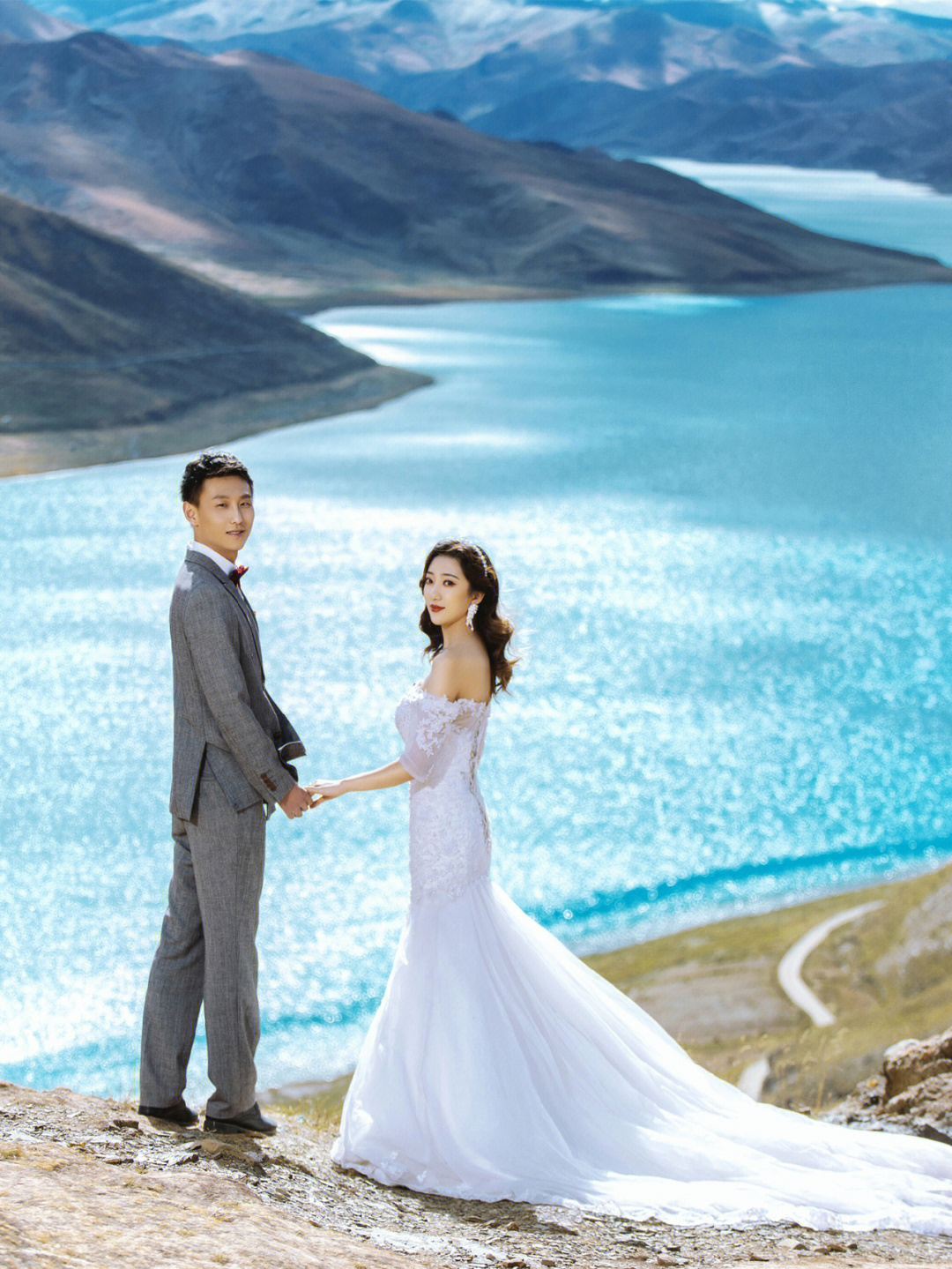 西藏旅拍浪漫羊湖婚纱照跟爱人一起来拍