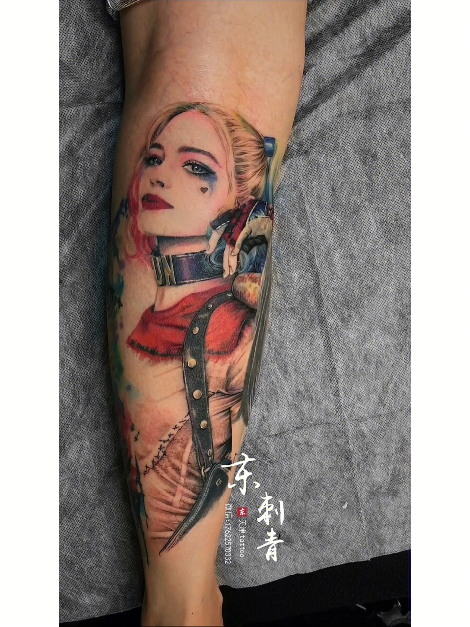 小丑女腿上的纹身图片