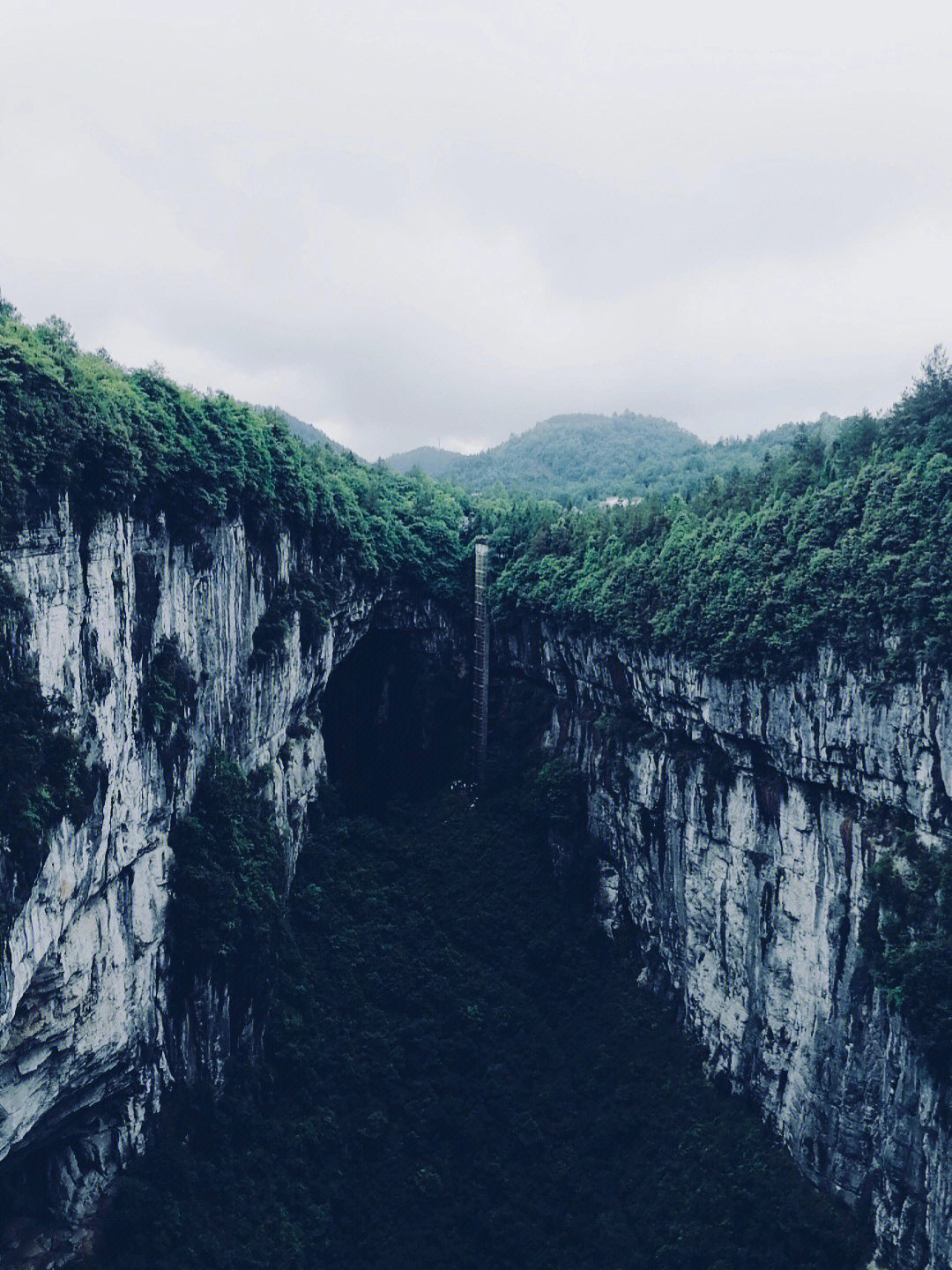 重庆武隆天坑地缝