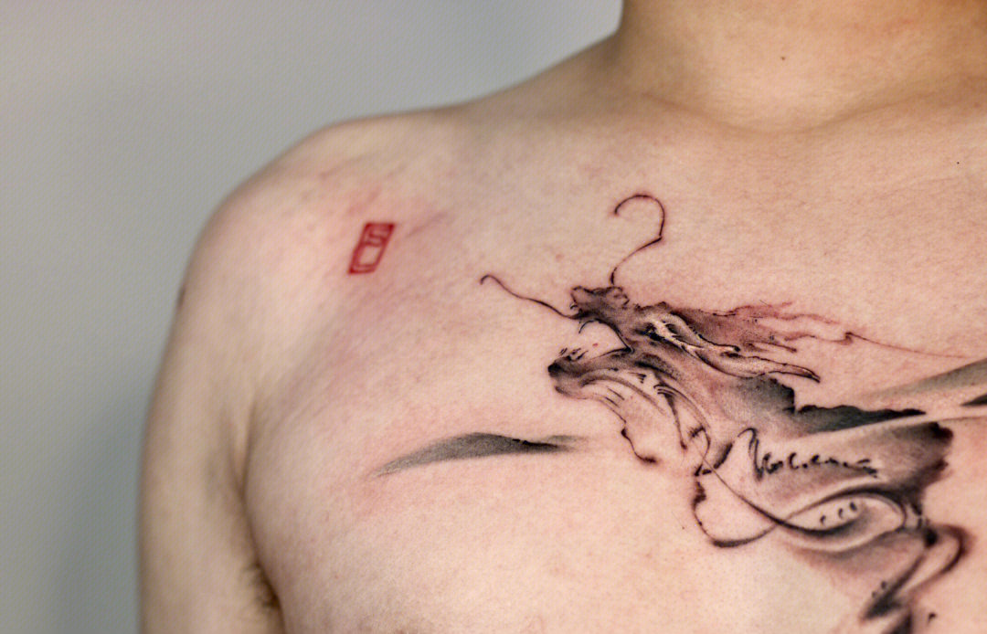 男士胸前纹身图案手稿图片