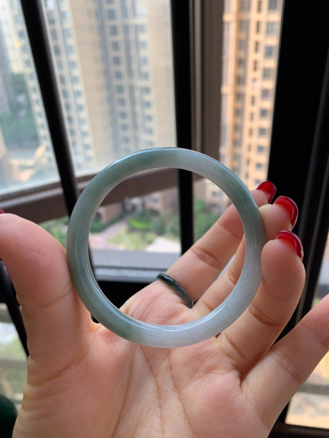 瓜皮绿翡翠手镯也太好看了吧百元大漏