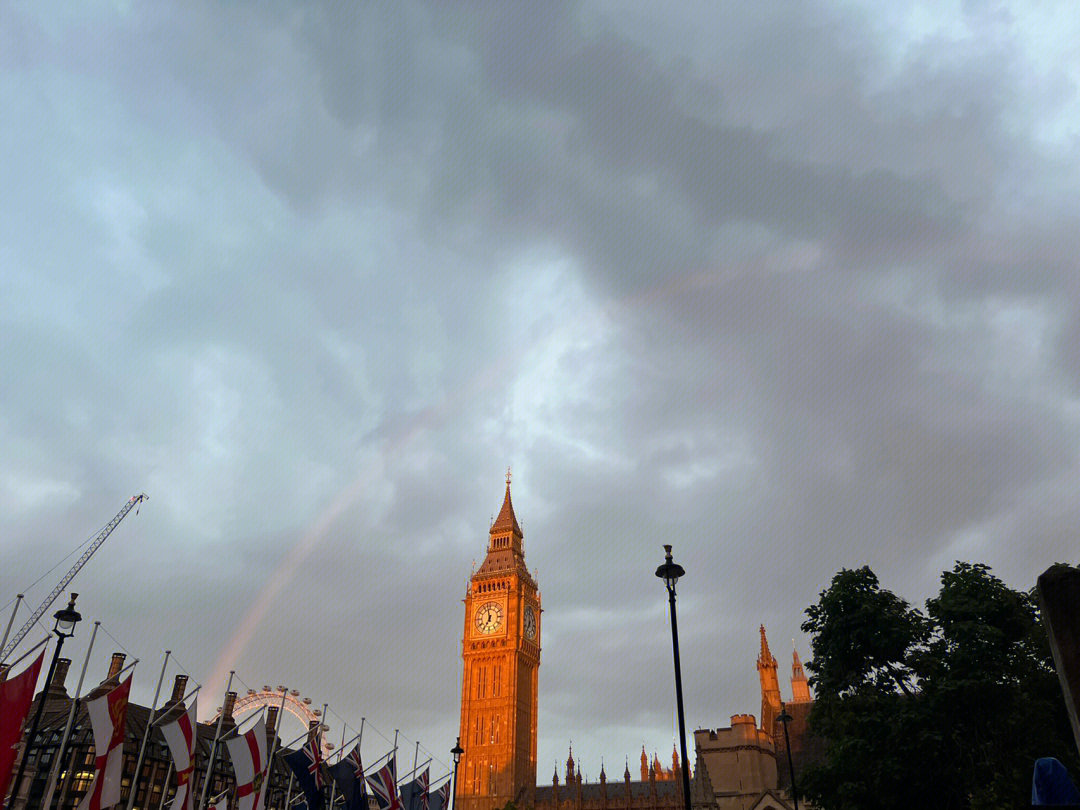 女王国葬前一晚的伦敦又现彩虹