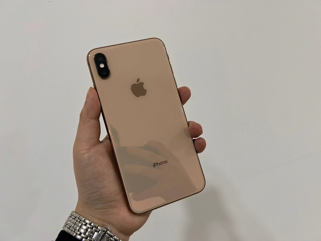 出自用iphonexsmax256g国行金色