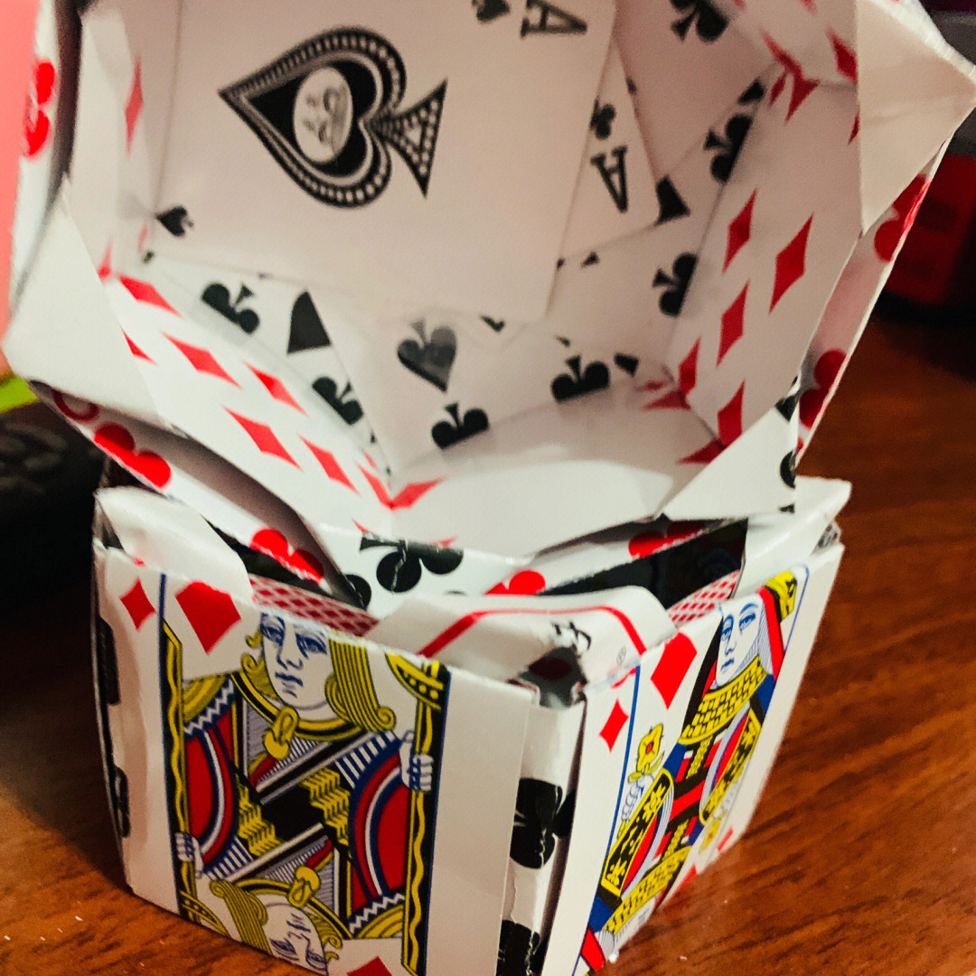 叠扑克牌纸楼方法图片