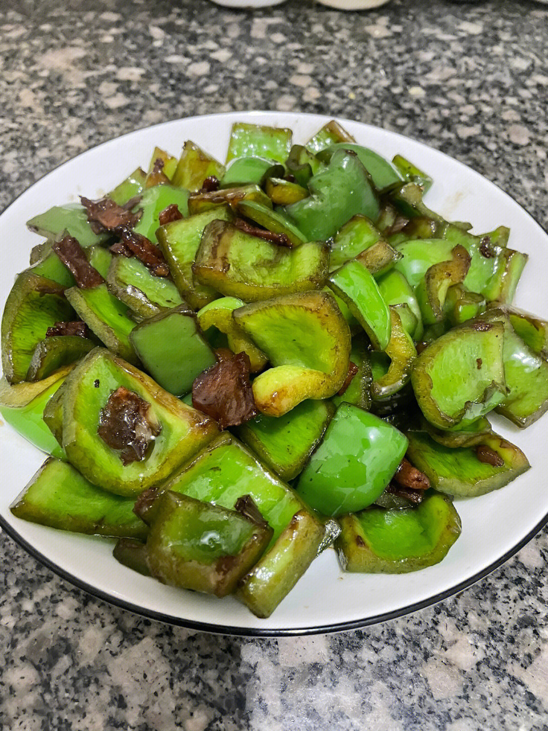 菜椒炒肉色香味俱全的家常菜