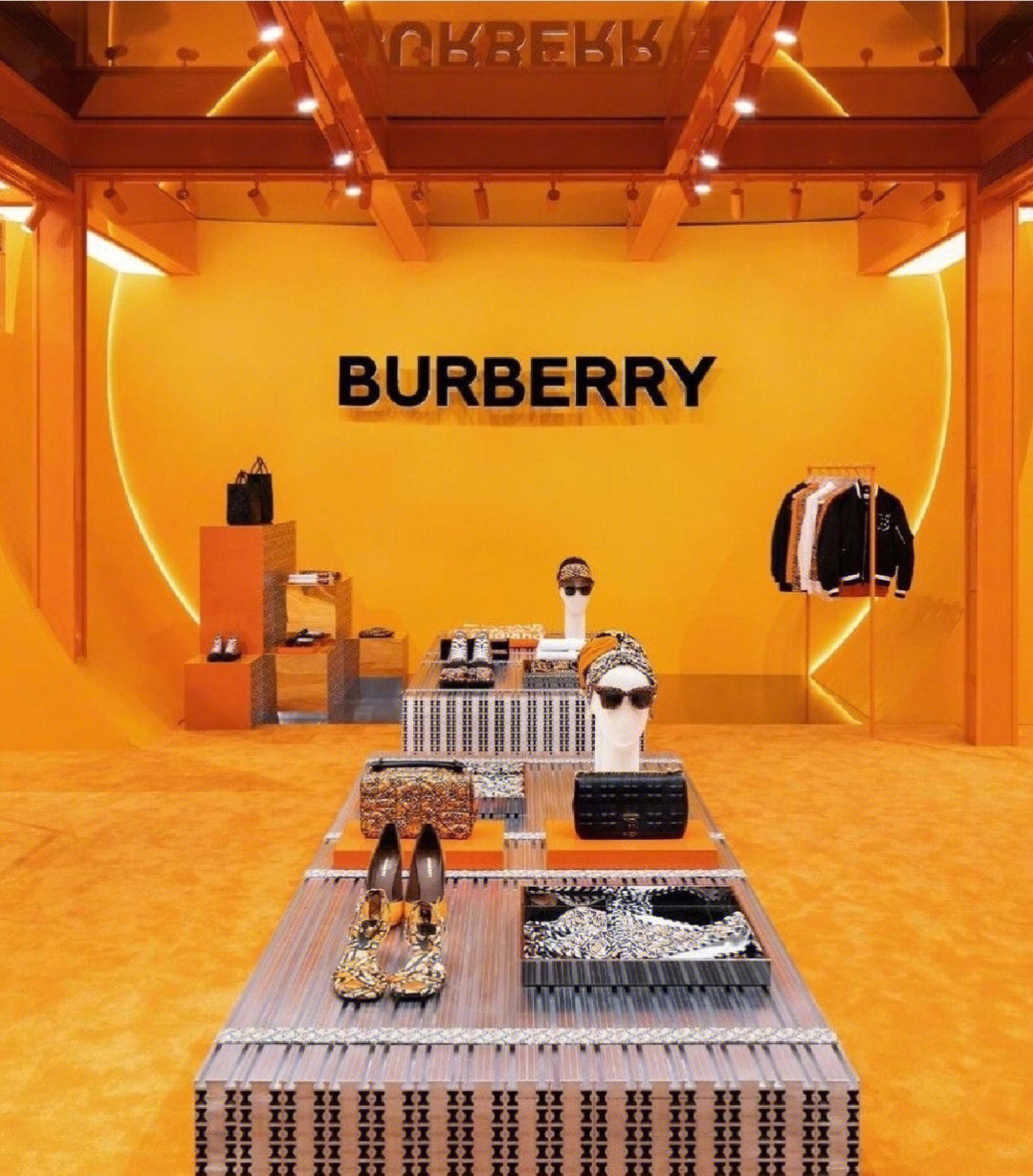burberry橱窗设计说明图片