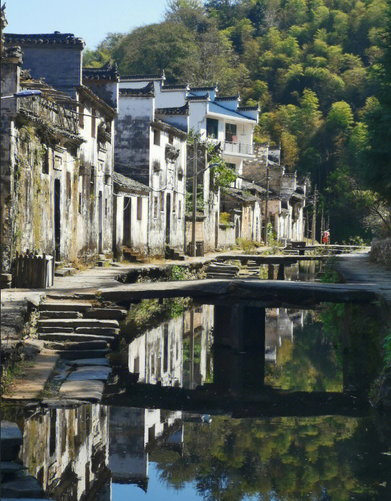 去婺源乡村感受粉墙黛瓦的徽派建筑