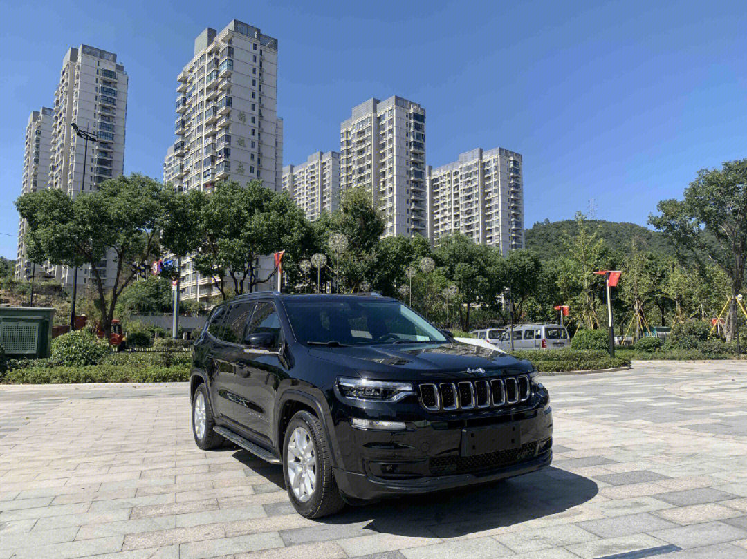 【车辆名称】jeep指挥官 2.0t 两驱进享版