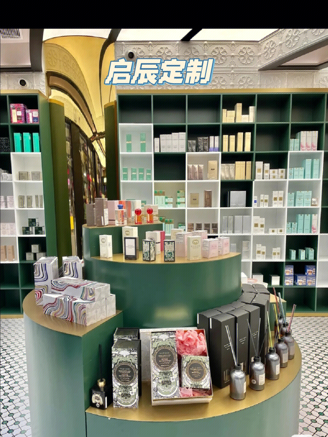 化妆品展示柜设计  