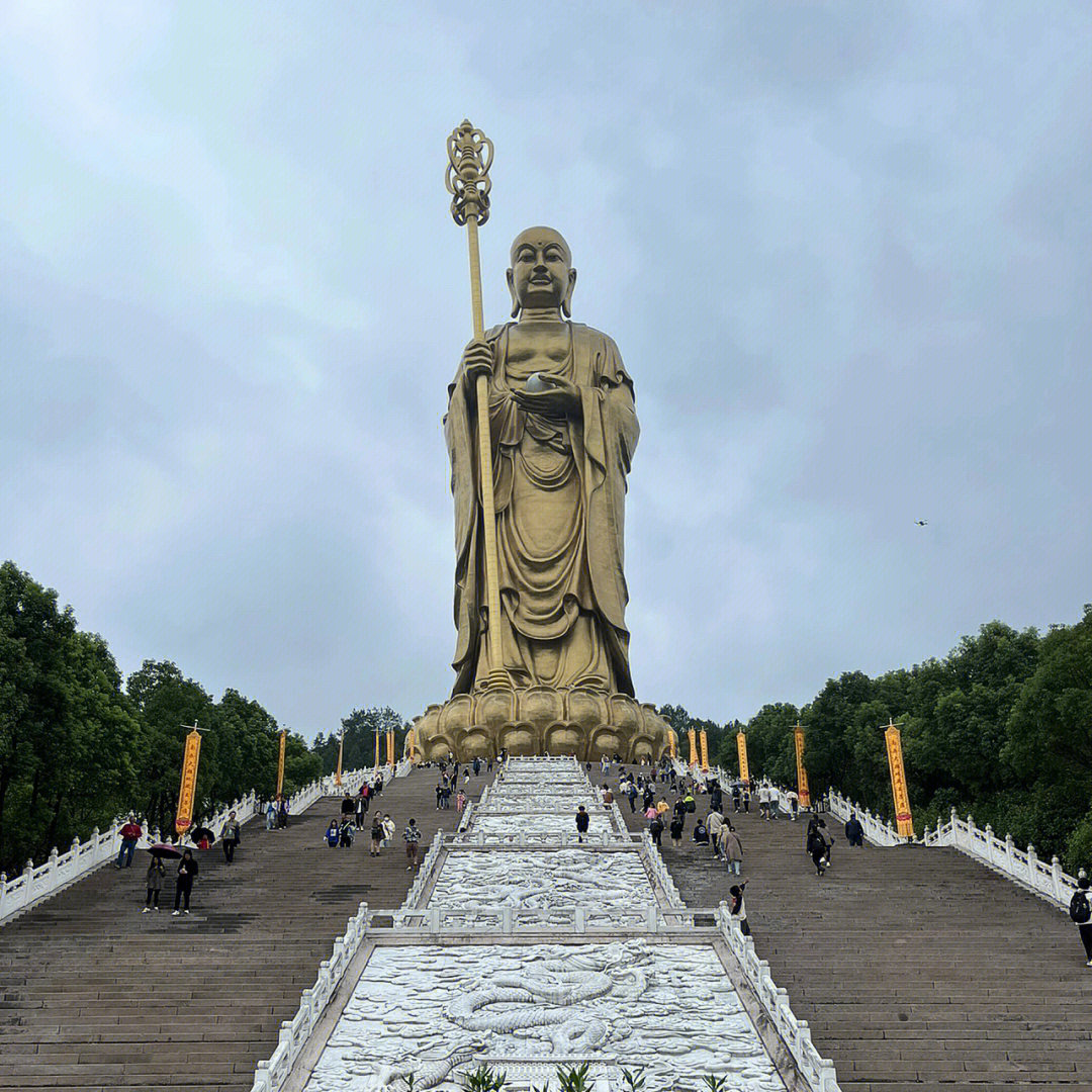 九华山下99米地藏菩萨圣像