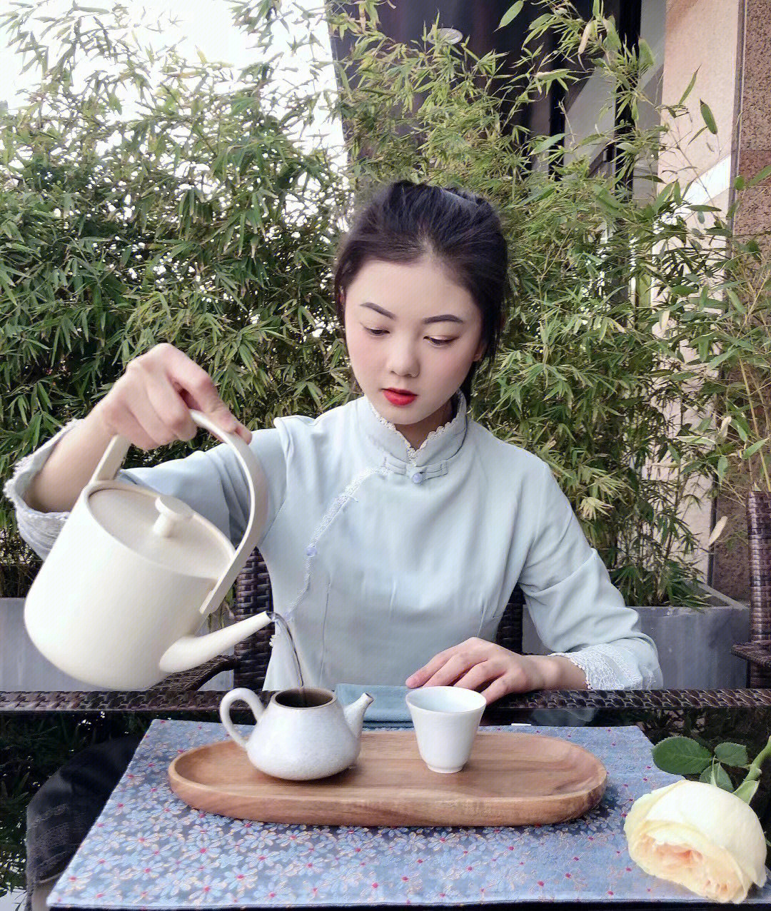 泡茶美女茶艺师图片