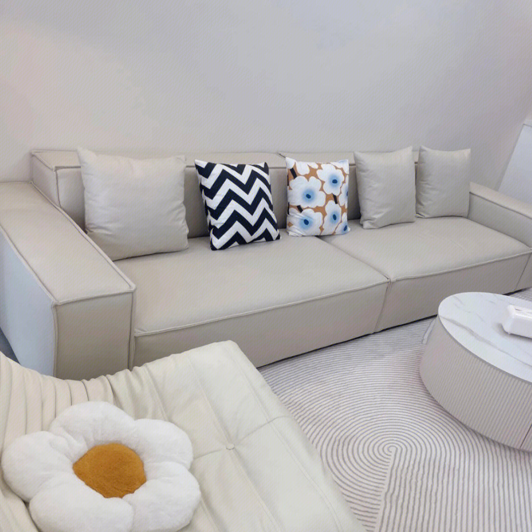 7415沙发简单干练的线条搭配饱满的造型,温馨感和高级感如被搅拌