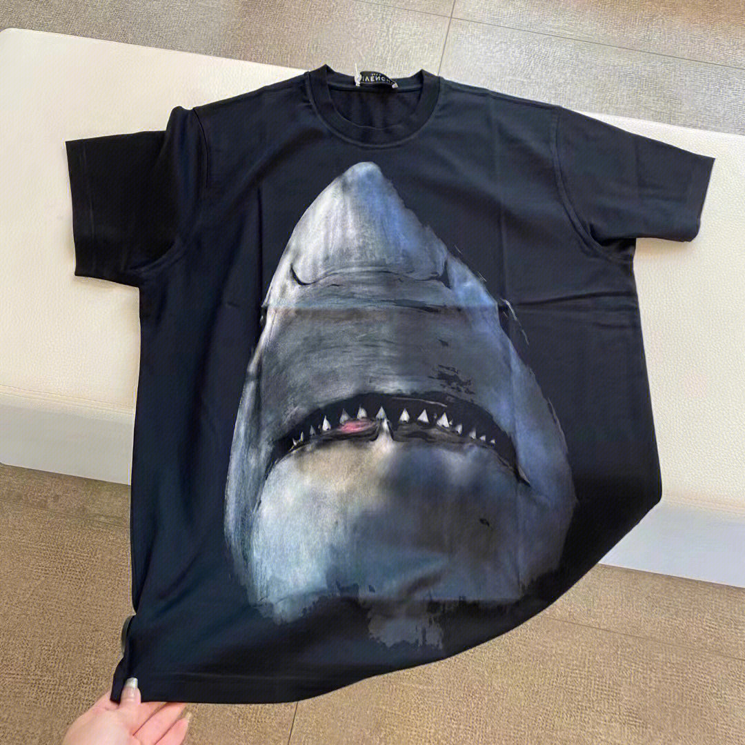 纪梵希鲨鱼短袖版型图片