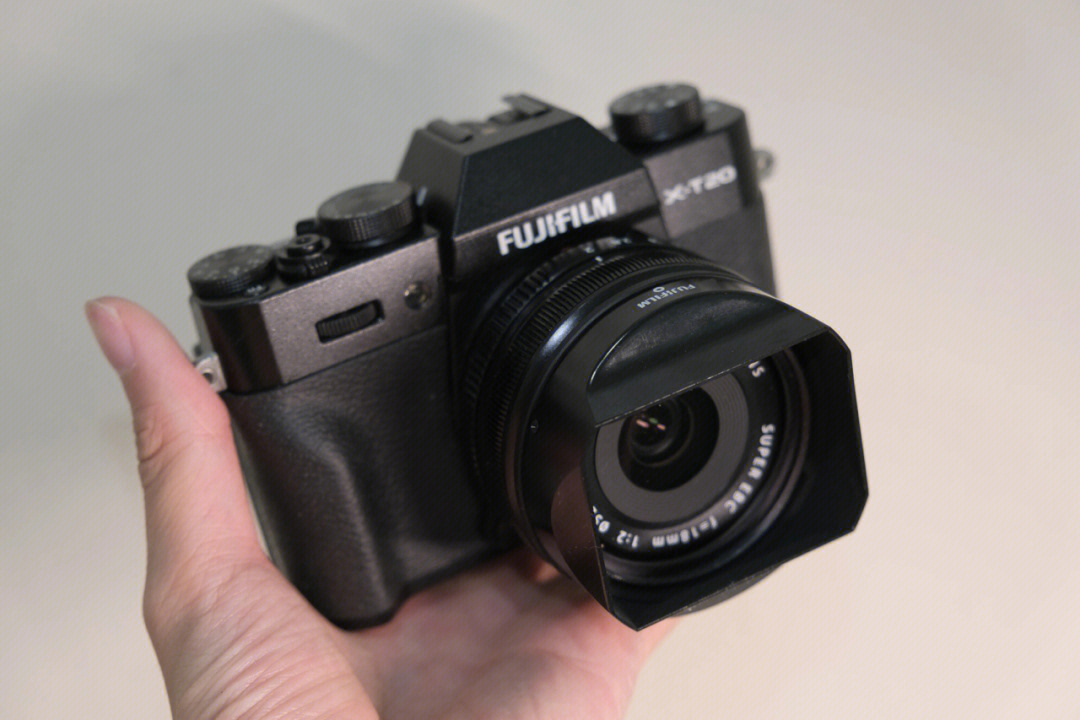 配套出一台黑色xt20机身与xf18mm f2镜头状况:8/10,100%功能价格:rms