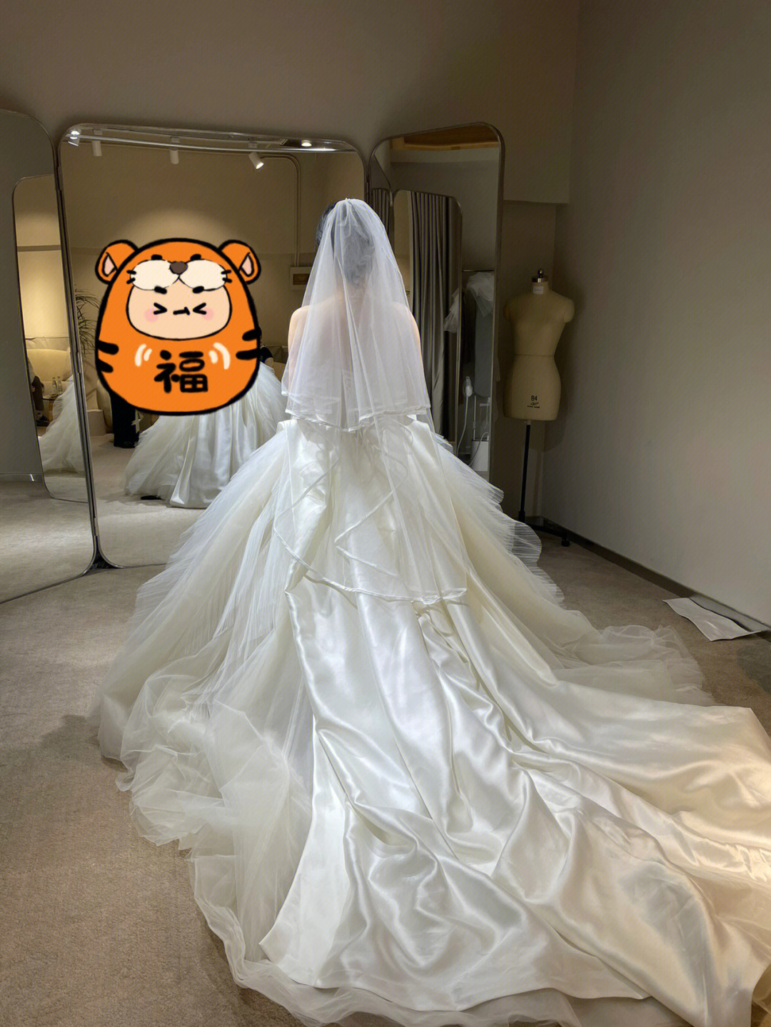 求适合做出门纱的轻婚纱哇