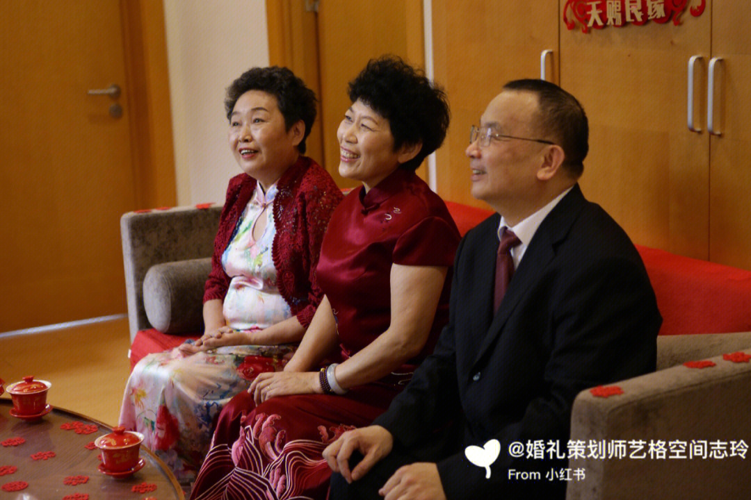 草坪婚礼父母礼服图片图片