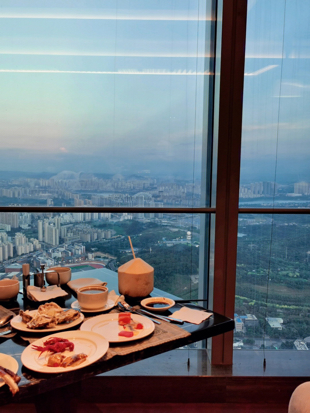 南宁地王大厦云顶餐厅图片