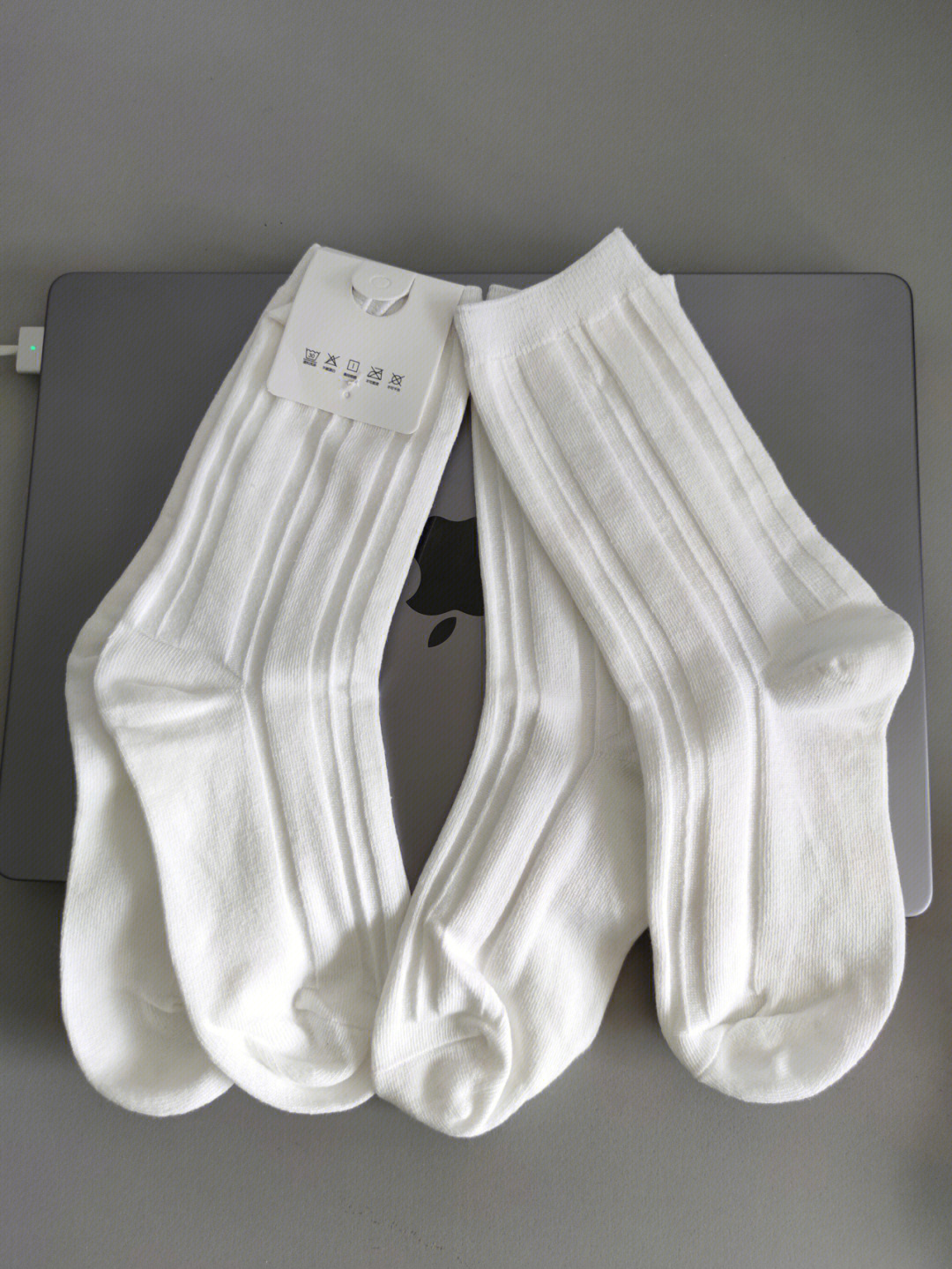 但是质量真的绝图片可见的质感~袜子是纯棉的很吸汗不闷脚06白色很