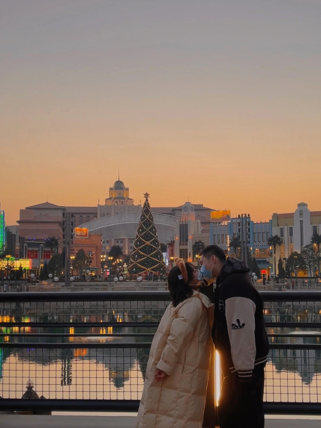 环球影城情侣拍照最佳地点爱在日落黄昏时