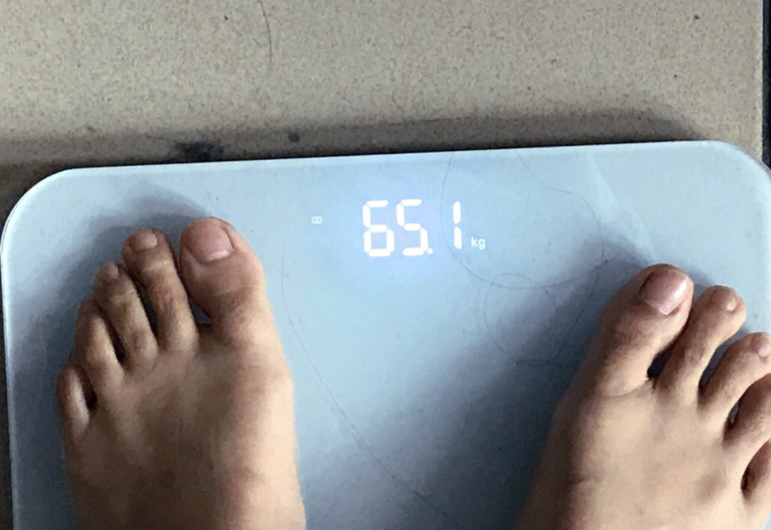 早上称了体重,标准的130斤哈哈,目标四个月115斤,给男朋友转了一千