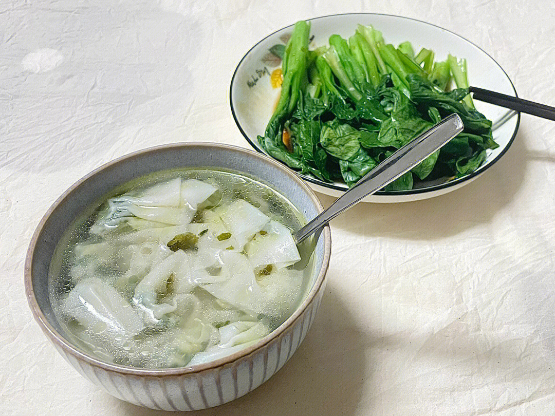 一人食清淡快手晚餐小馄饨白灼菜心