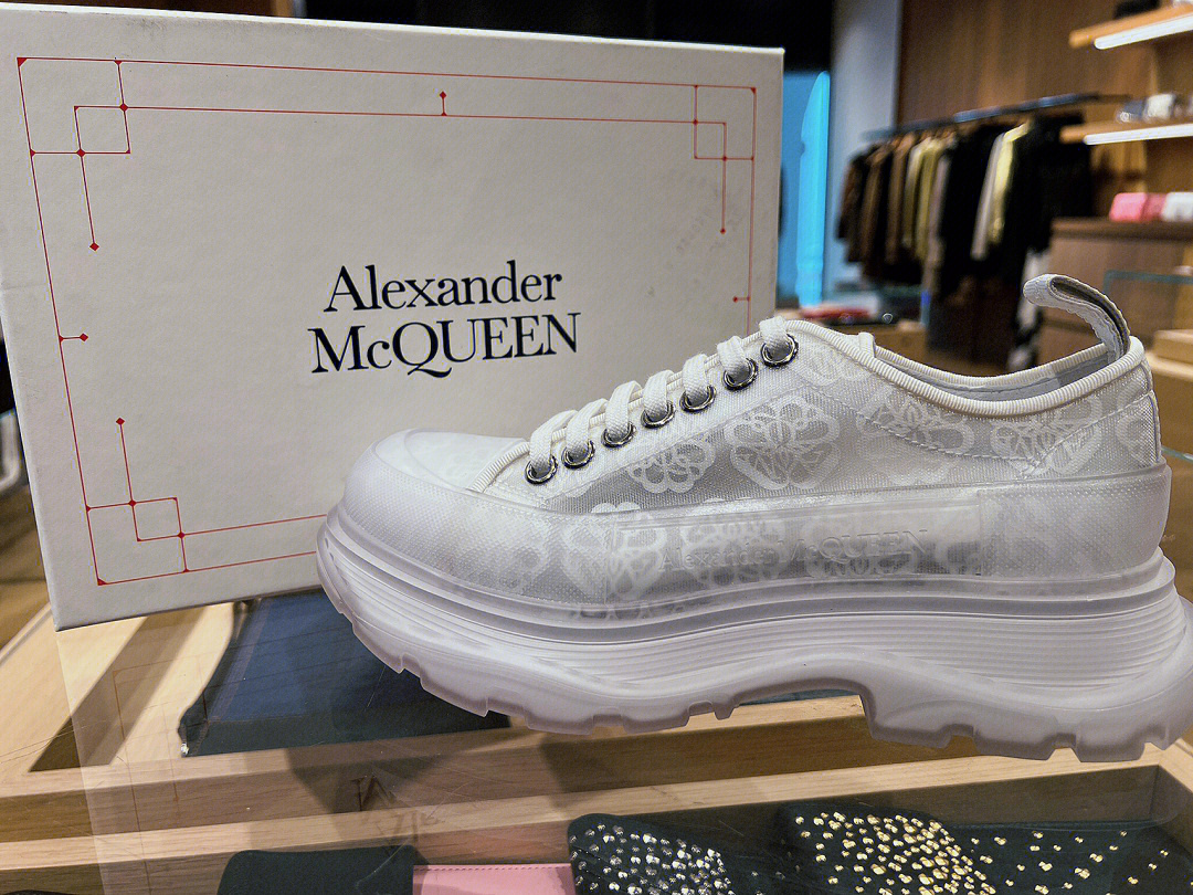 alexander mcqueen97这个配色 上脚巨好看相信自己搭配的童鞋们也可