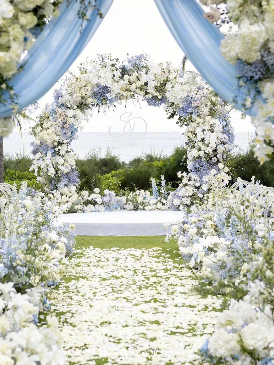 三亚婚礼经典花拱门蓝色大海的浪漫