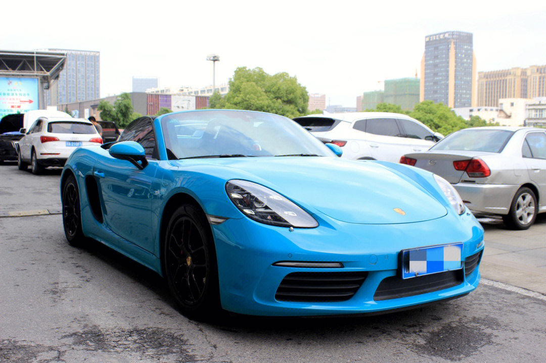 经典曼阿密蓝敞篷保时捷718boxster