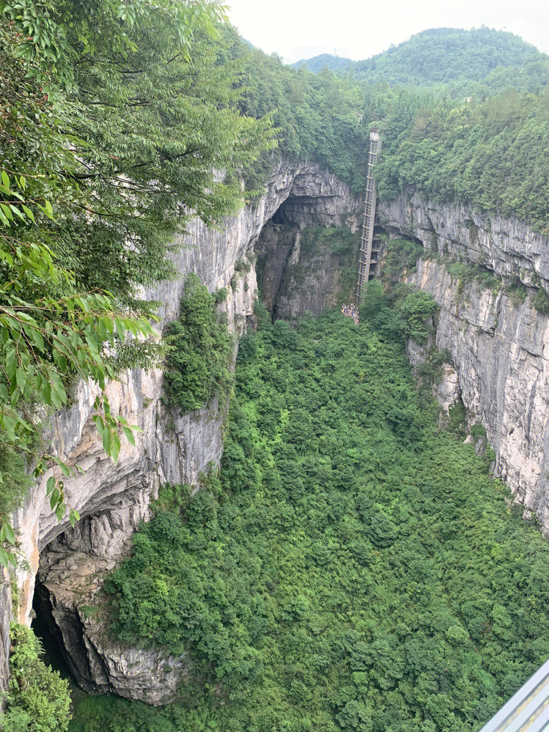 天坑地缝取景地图片